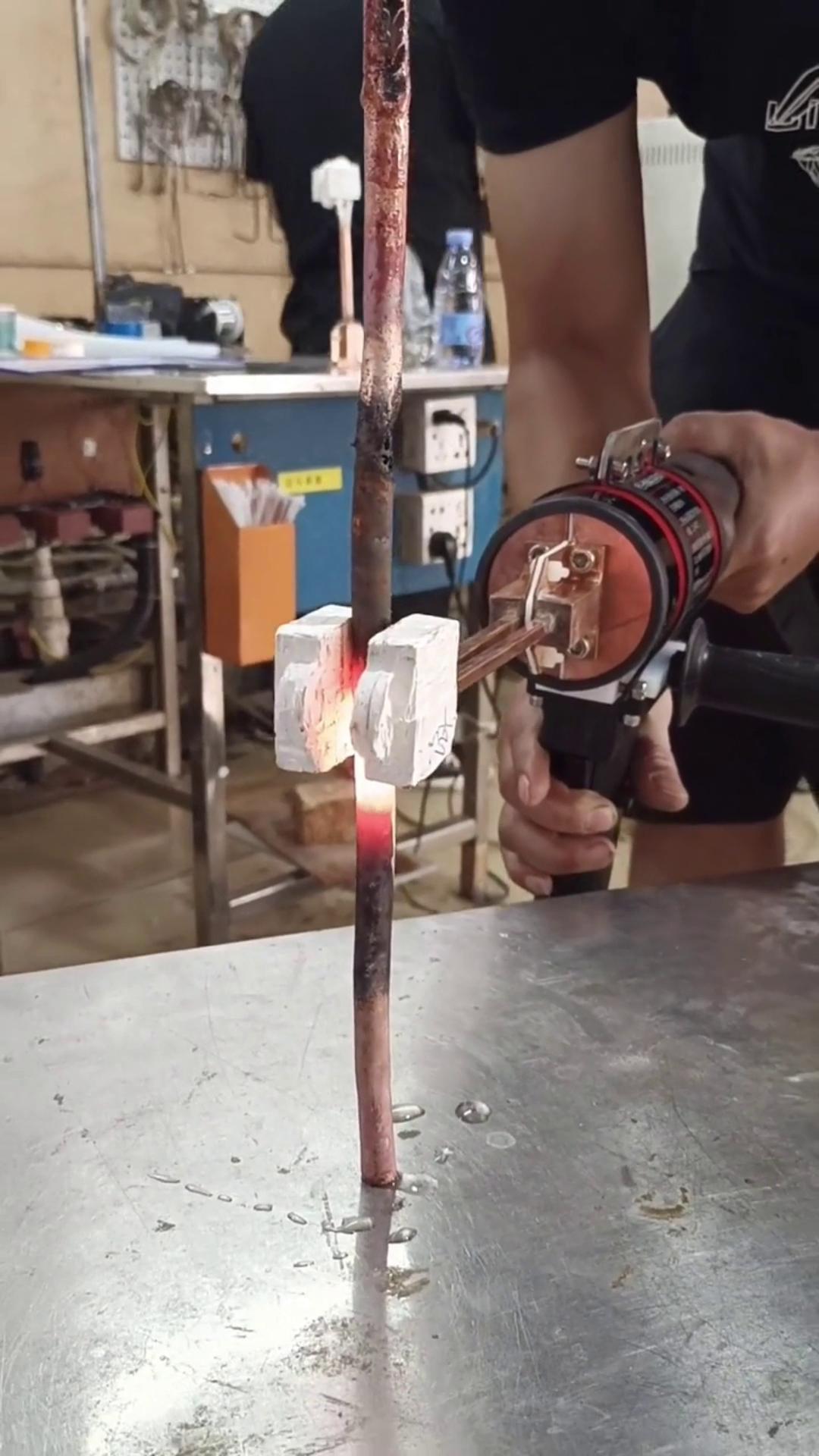 手持式大香蕉手机在线视频加热设备，由于其节能，加热头轻等优点，已广泛应用于铜管焊接