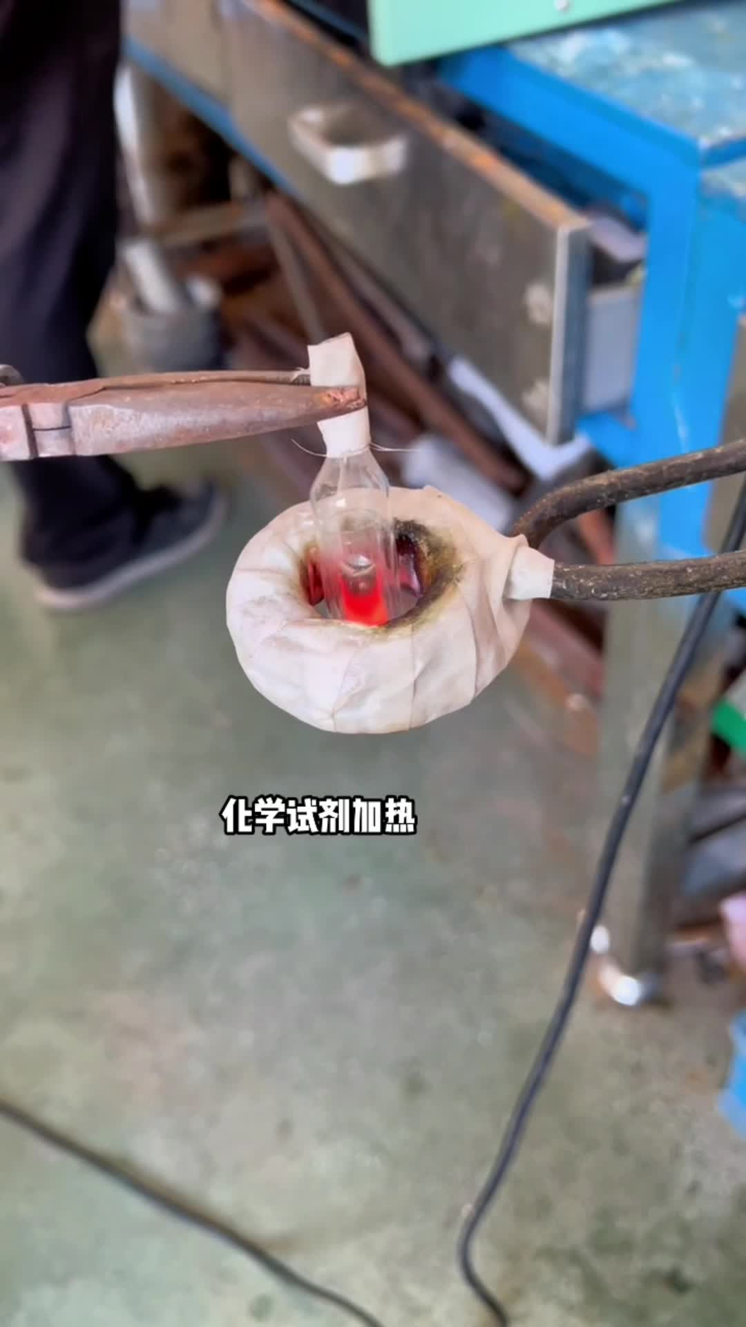 漆包线脱漆热处理使用的高频大香蕉手机在线视频加热设备是一种高效、环保的脱漆解决方案(图3)