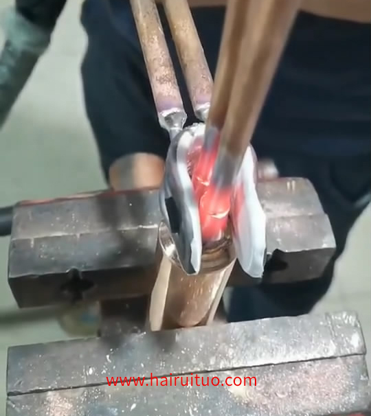 冰箱空调高压阀节流阀铜管焊接可以使用手持式高频机进行(图1)