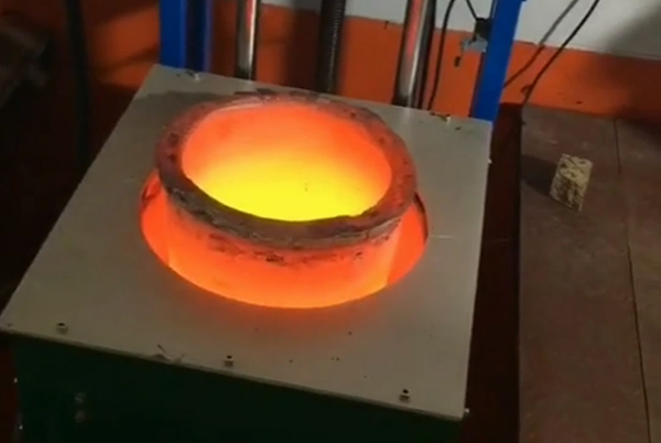 熔铝炉和中频熔炼炉的性能也将不断提升，为铝合金生产行业带来更多的可能性