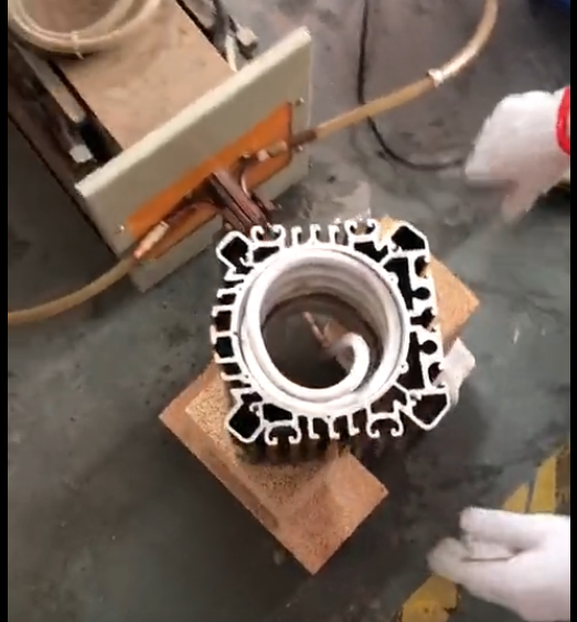 中频大香蕉手机在线视频加热设备在电机热装工艺中的应用：精准控温实现无应力装配(图4)