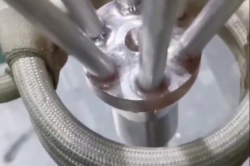 高频机焊接铜铝管虽然是一种有效的焊接方法，但要注意工艺规范和技巧(图1)