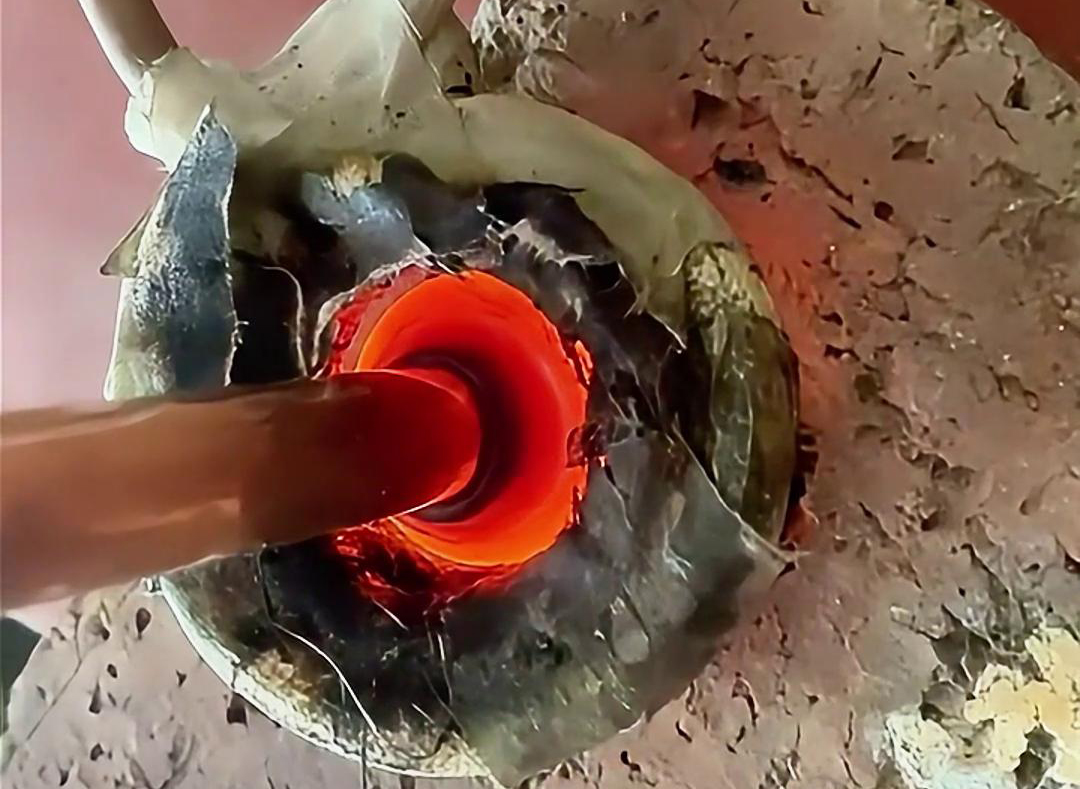 高频机焊接铜管具有高效、高质量、操作简便和环保节能等优点，因此在铜管焊接领域得到了广泛应用。