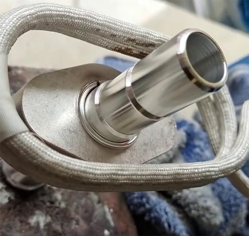 铝储液器的焊接，尤其是铝管的焊接，通常采用高频焊接机进行