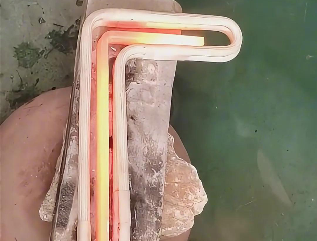 高频大香蕉手机在线视频加热设备可以在钛长条内部产生均匀的热量分布