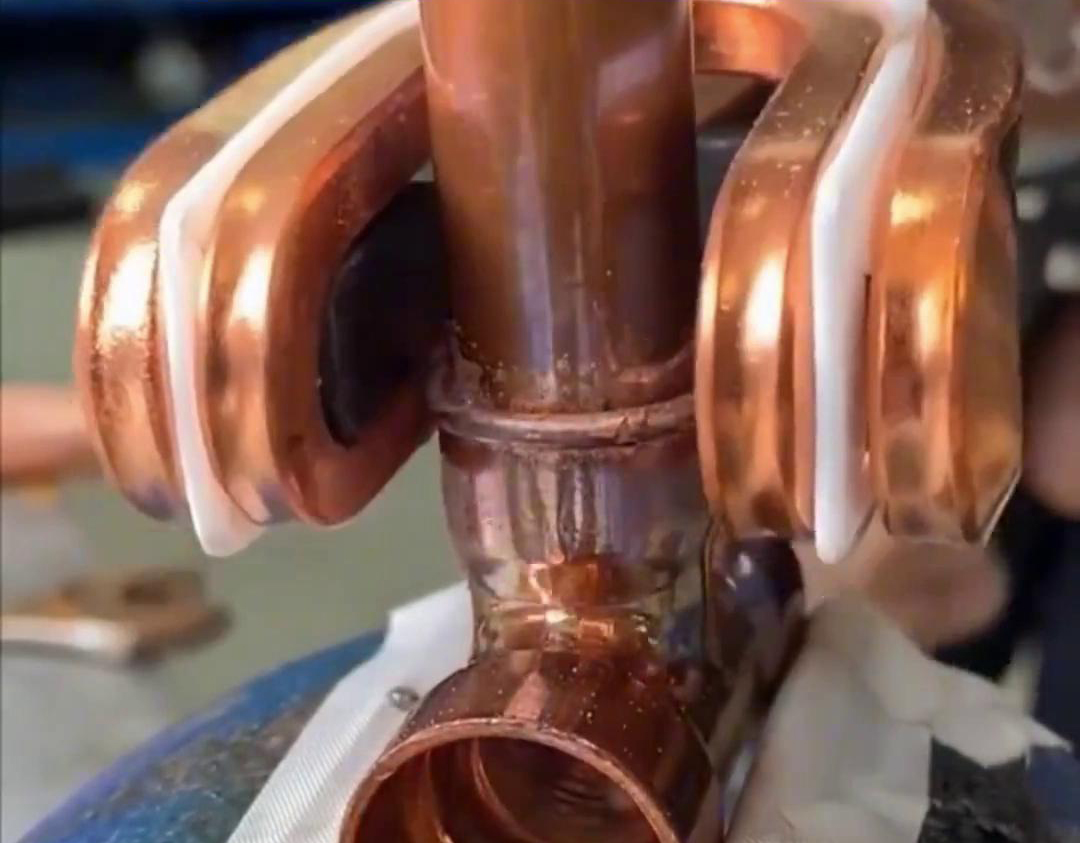 手持式高频焊机在焊接22毫米直径铜管， 22毫米铜管三通接头