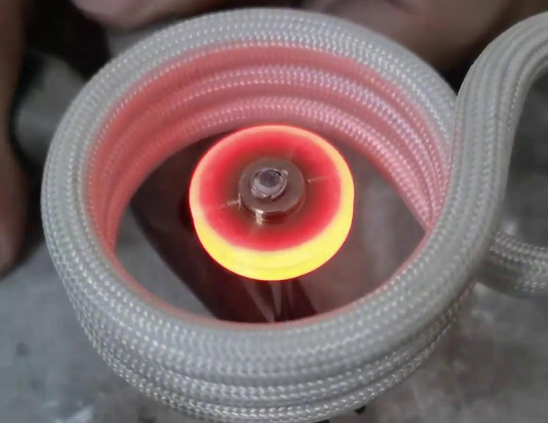 不锈钢和钨钢属于难焊接的材质，但是通过调整高频焊机的焊接参数，可以实现出色的焊接效果