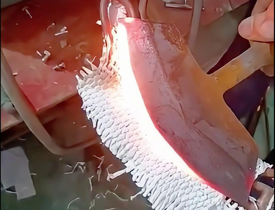 高频淬火机为五金刀具、机械农具等金属制品的淬火热处理提供了理想的解决方案