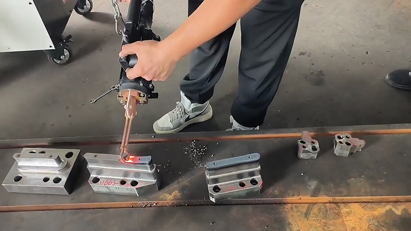 手持式高频加热机，让模具平面淬火不再困难