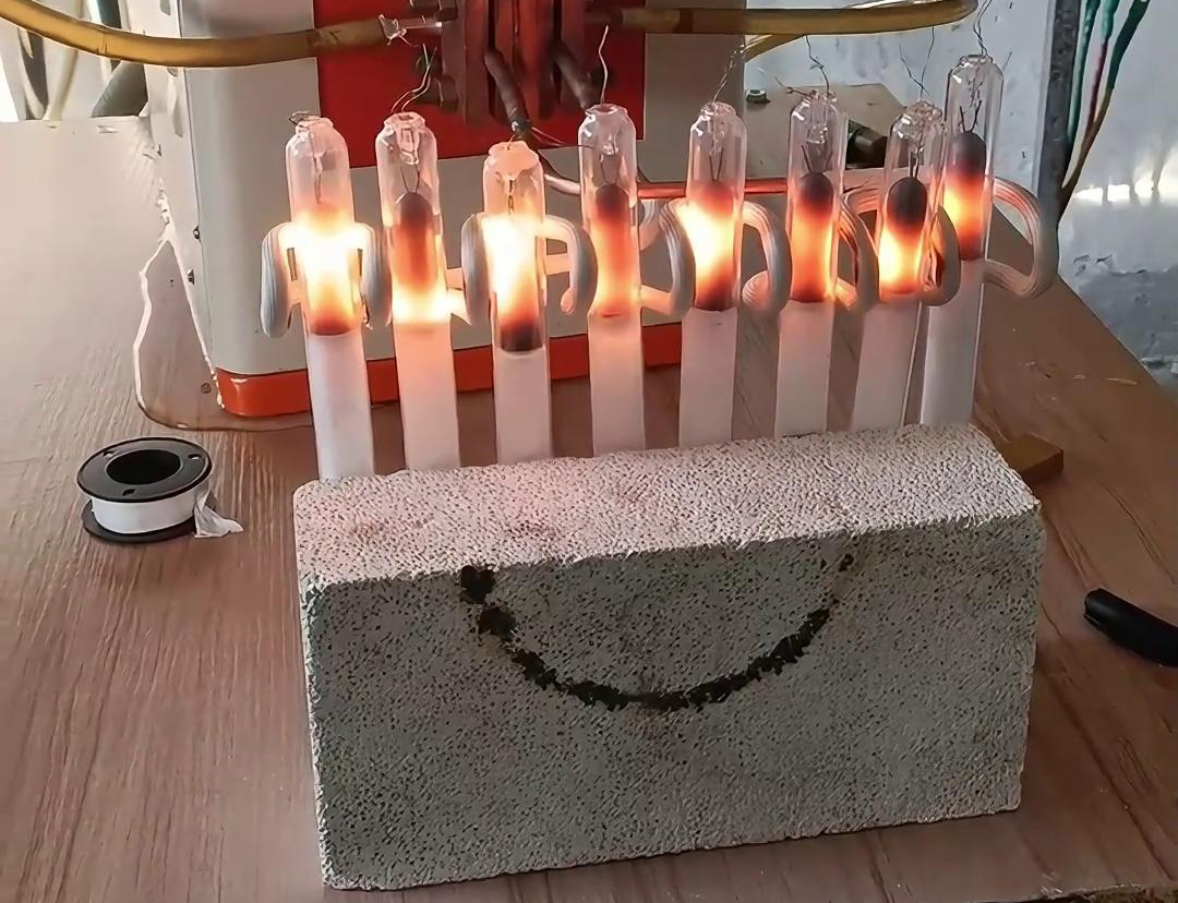 超高频大香蕉手机在线视频加热机，在真空或者气体保护中加热棒料测试