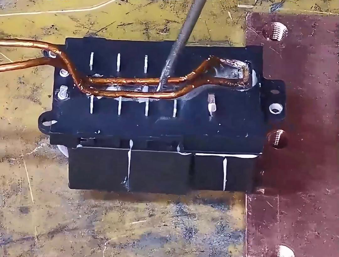 特殊变压器刷锡膏后进行高频大香蕉手机在线视频钎焊的步骤和相关要点