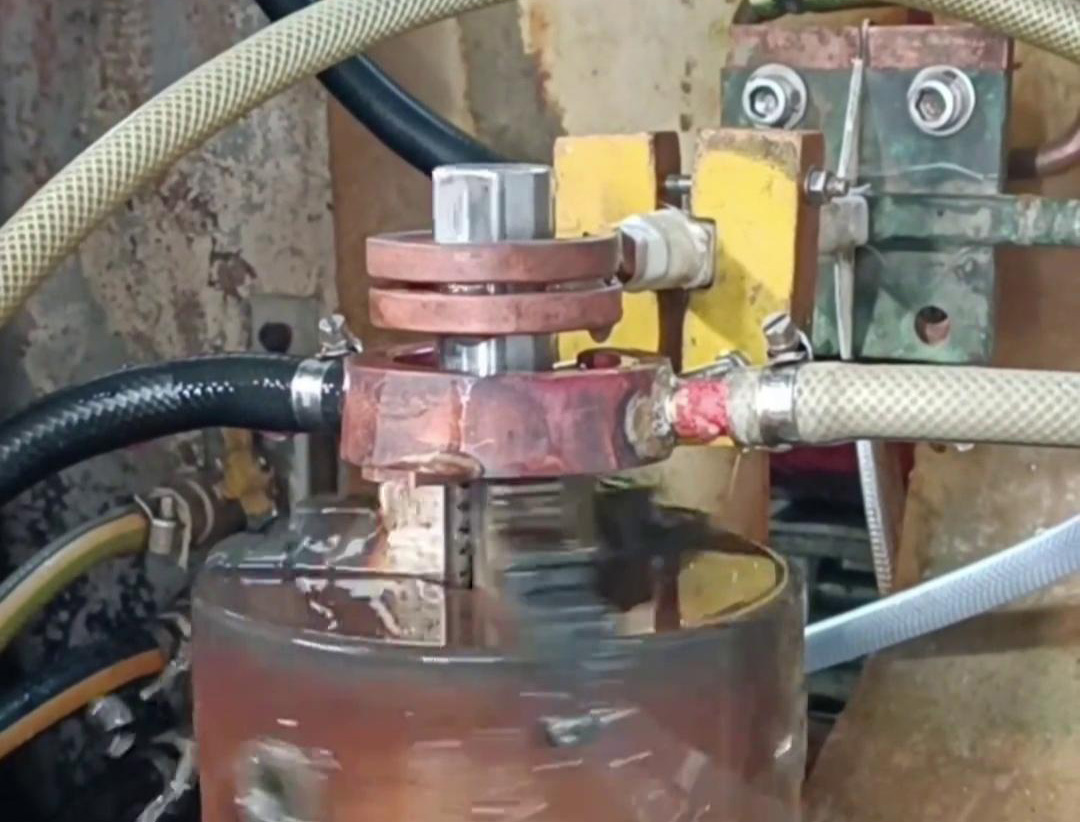 进行扁销高频淬火需要专门的高频久久大香蕉久久