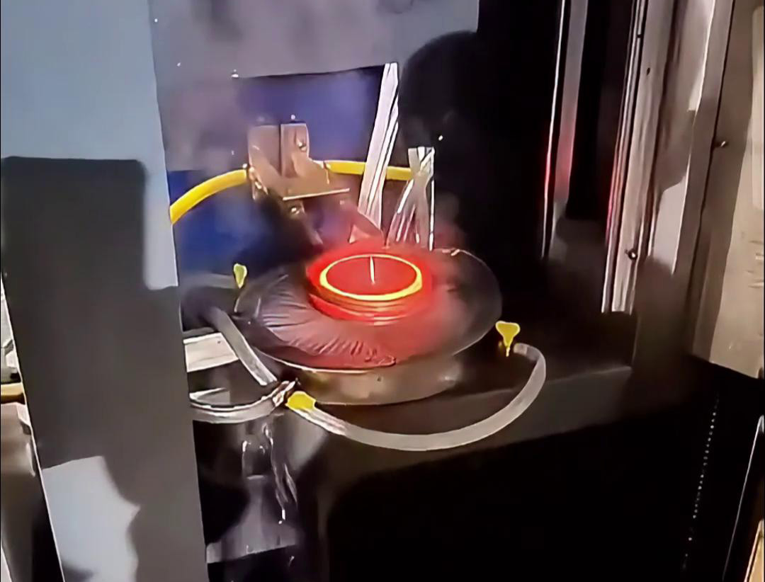 高频大香蕉手机在线视频齿轮淬火是一种高效、精确且节能环保的齿轮表面处理技术