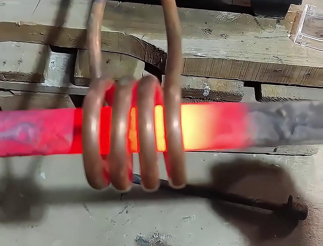 高频大香蕉手机在线视频加热设备能够在极短的时间内将实心棒料加热到所需温度