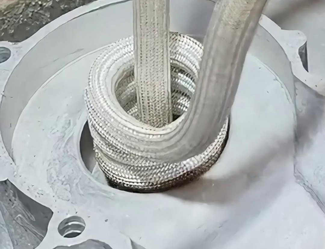 铝壳外壳内孔类的加热设备，而高频加热机无疑是一个值得考虑的选择