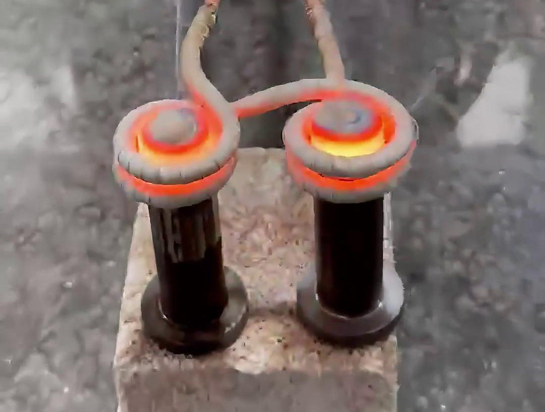 中频大香蕉手机在线视频加热设备，它可以同时加热多个金属工件