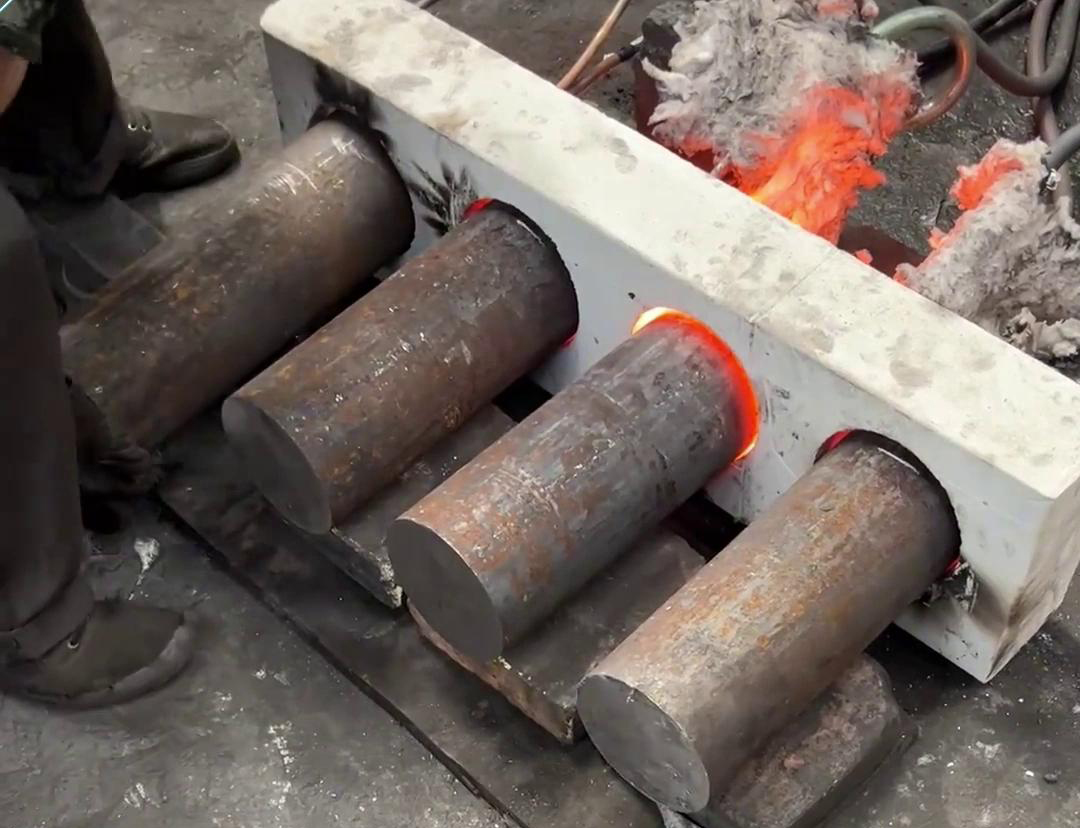 对于需要加热大型棒料的场合，建议优先考虑采用中频大香蕉手机在线视频加热设备