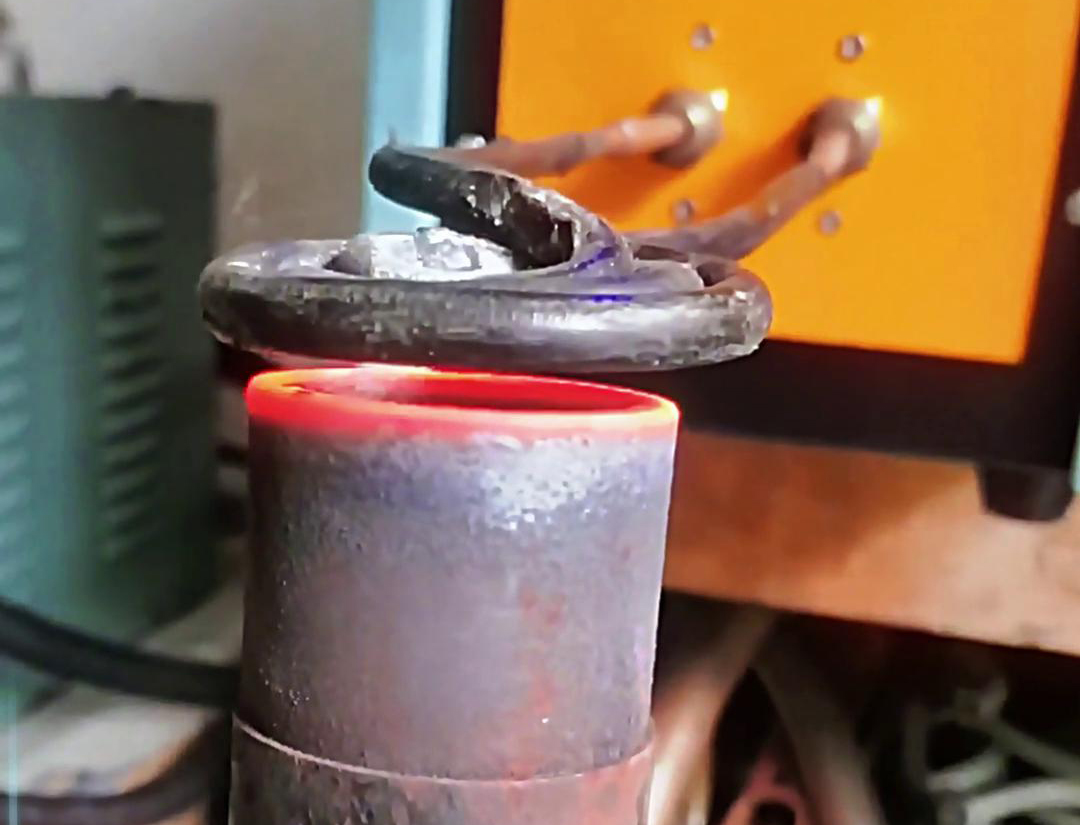 端面加热既可以选择普通款高频加热机实现，也可以选择手持式高频加热机(图2)