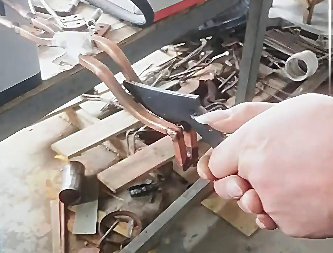 高频淬火机和超高频久久大香蕉久久在刀具淬火工艺中各有优势