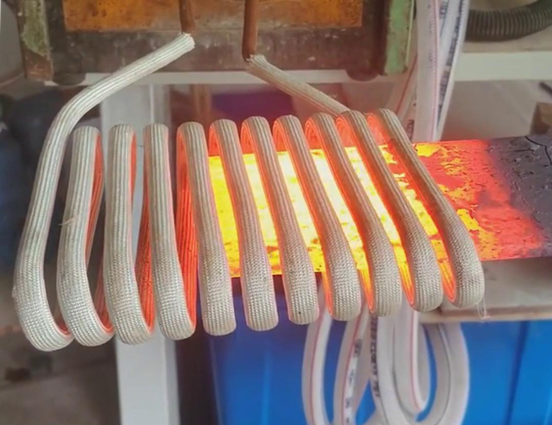 40KW高频大香蕉手机在线视频加热设备在加热10mm厚钢板方面