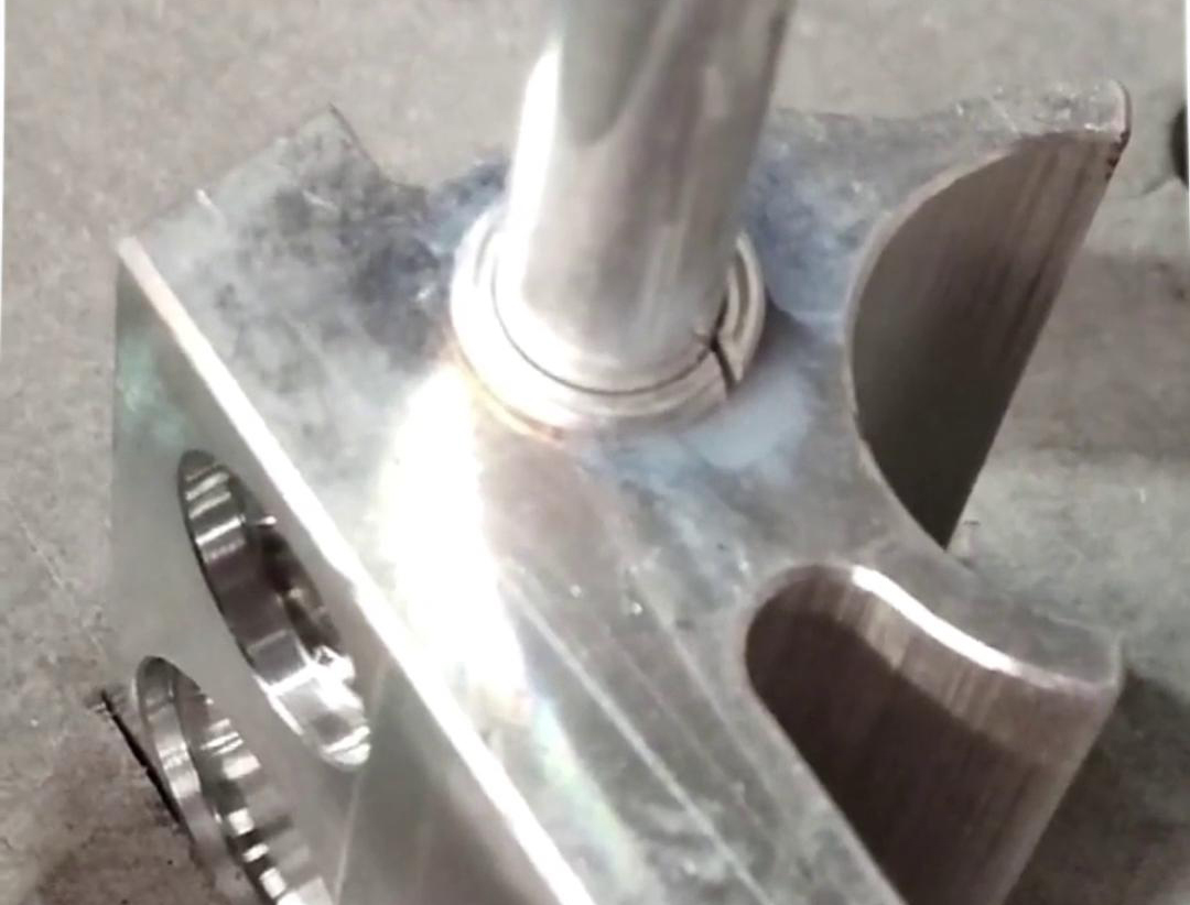 铝管件高频钎焊具有强度高、效率高、焊缝质量高和适应性强等优点