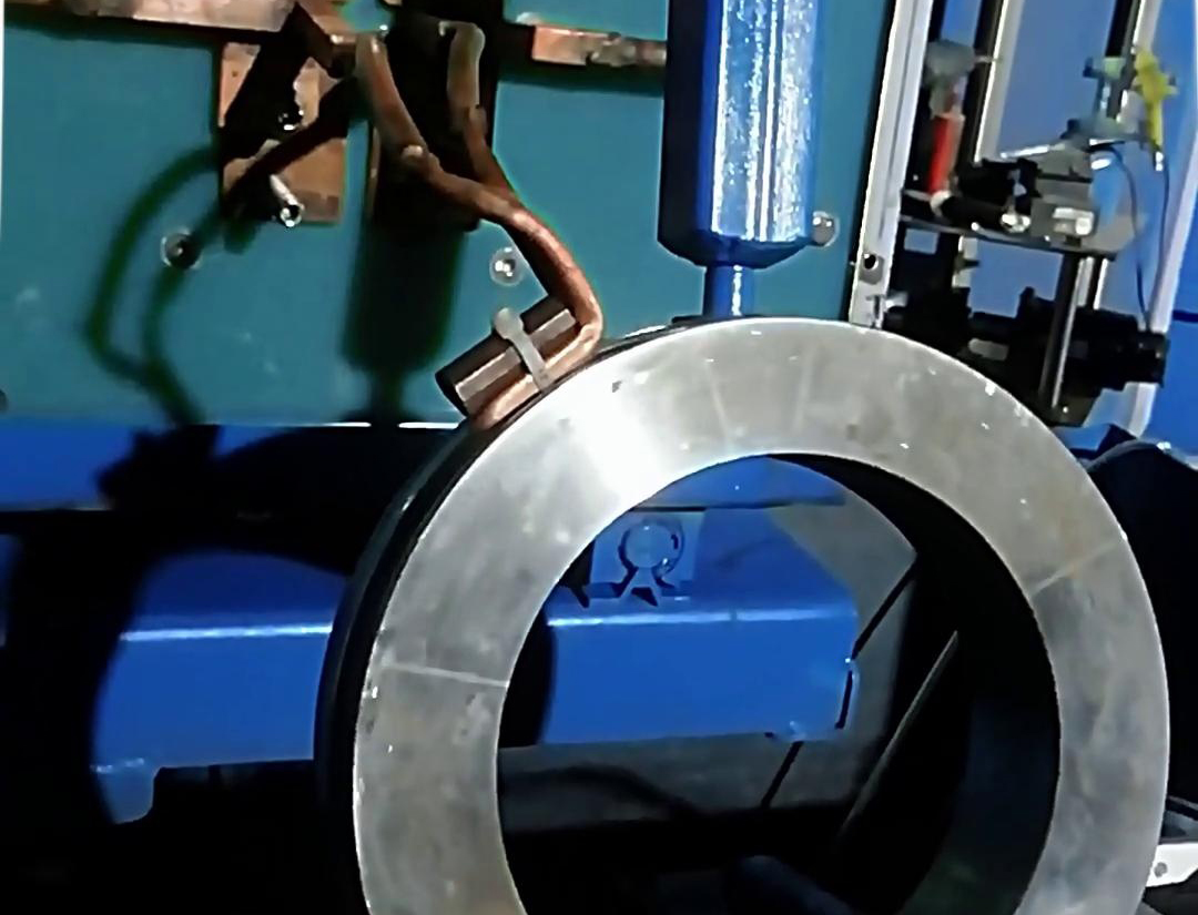 海瑞拓高频淬火机床：轨道轮生产的高效利器