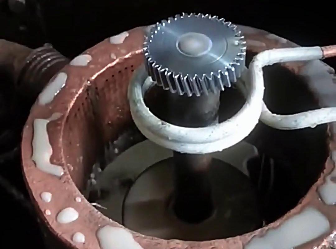 齿轮高频淬火，其加热速度快，氧化脱碳少