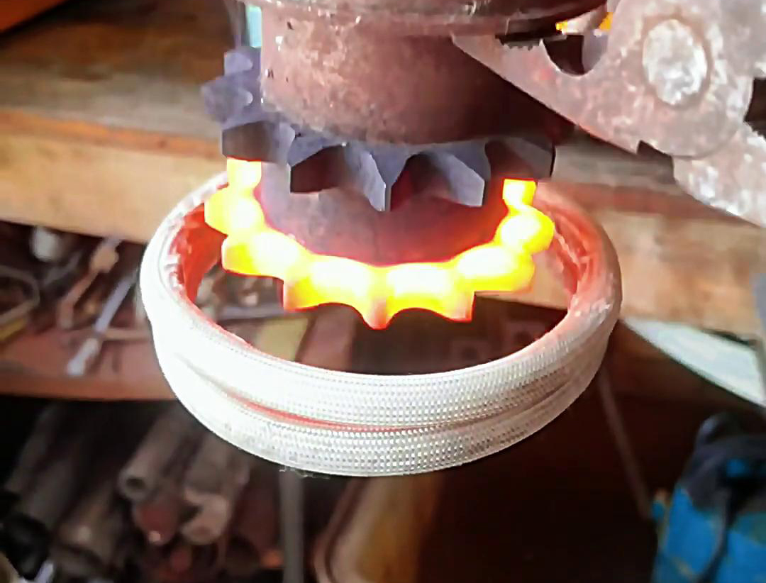 海瑞拓高频久久大香蕉久久助力双排链轮淬火生产