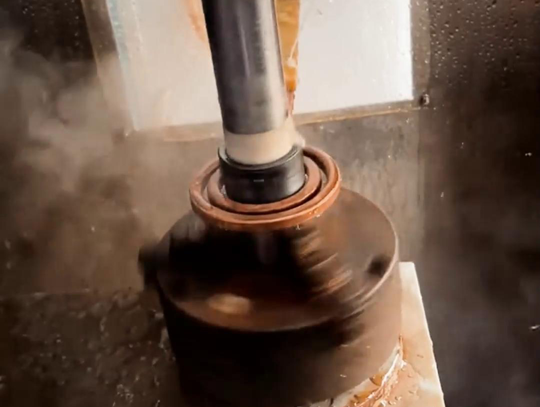 自动化高频久久大香蕉久久，它采用 PLC 控制系统，操作简单方便