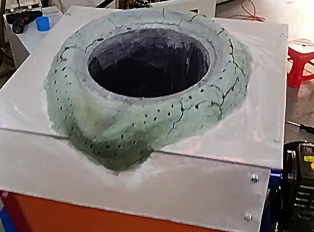 倾倒式熔炼炉：多金属熔炼的灵活设备解析