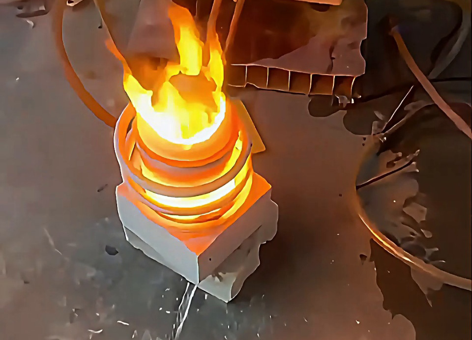 220V高频熔炼炉，受电压与功率限制，只能熔炼2公斤以内贵金属