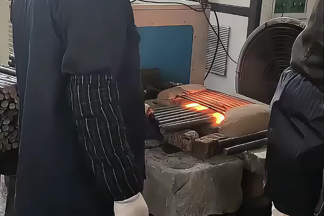 棒料加热锻打效率革命！海瑞拓大香蕉手机在线视频加热设备，几秒升温上千度